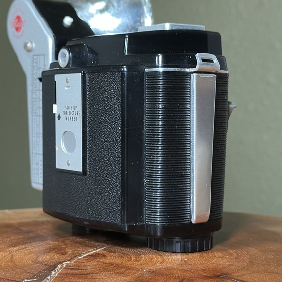 KODAK Brownie Twin 20 with Flash - Picture 8 of 16